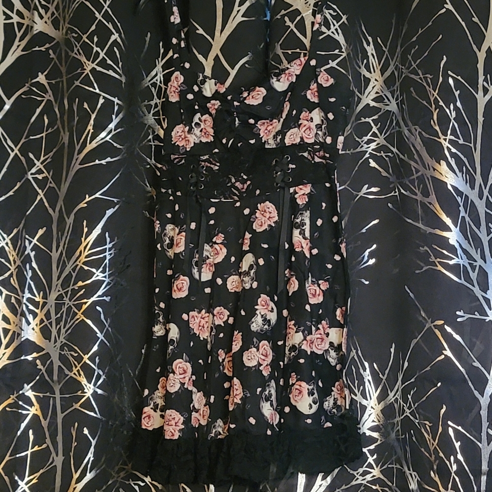 Hot Topic skull and roses print dress with lace detail L